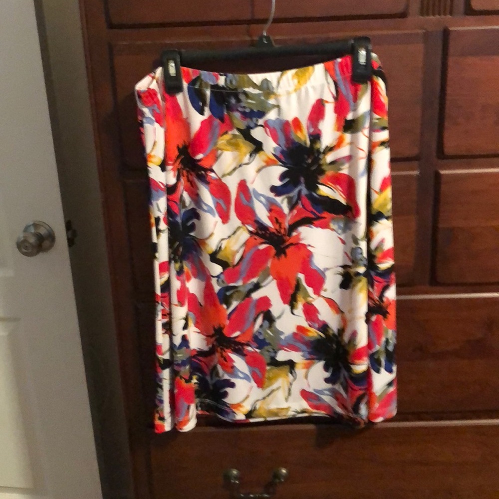 Colorful skirt in polyester blend